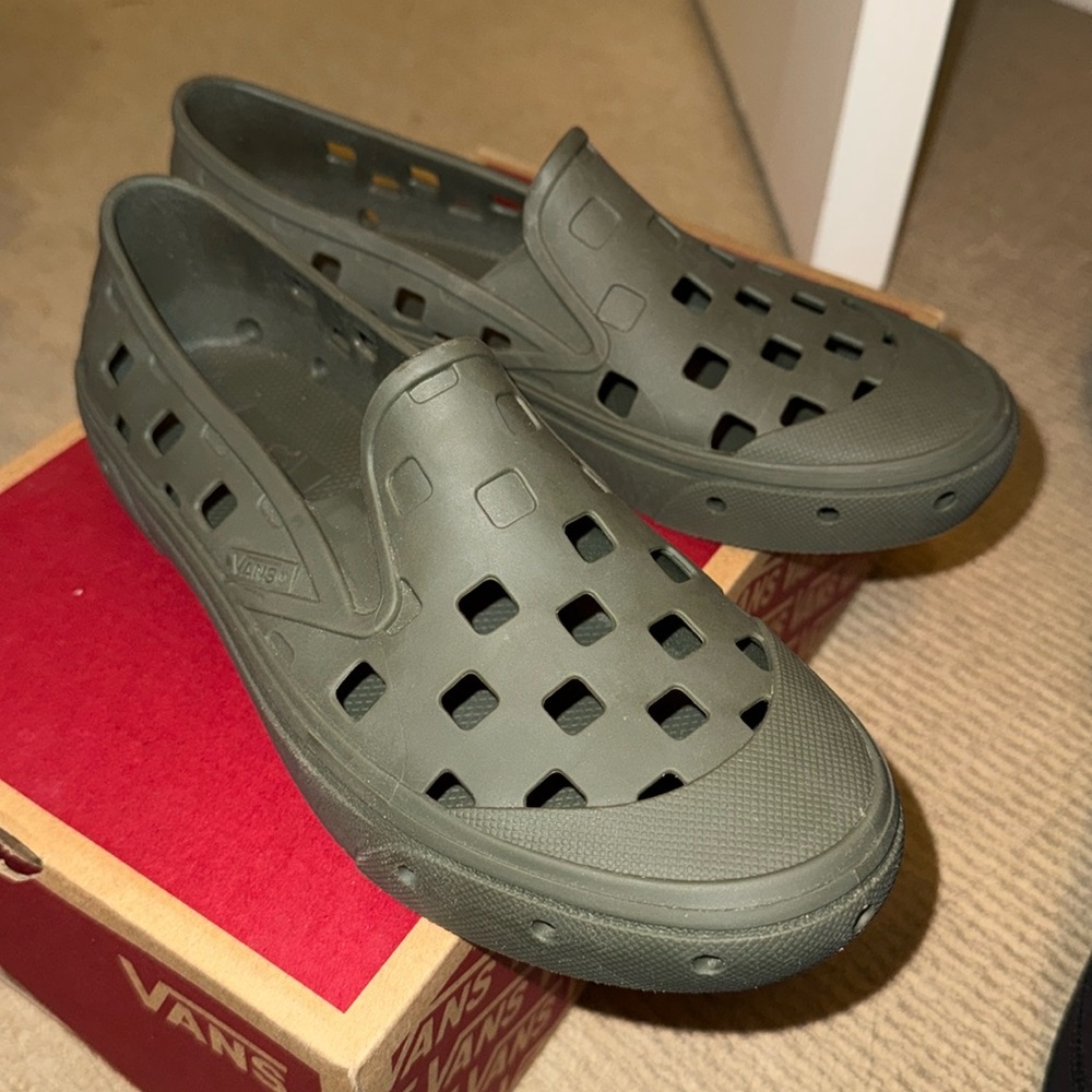 Vans MTE slip-on TRK shoes